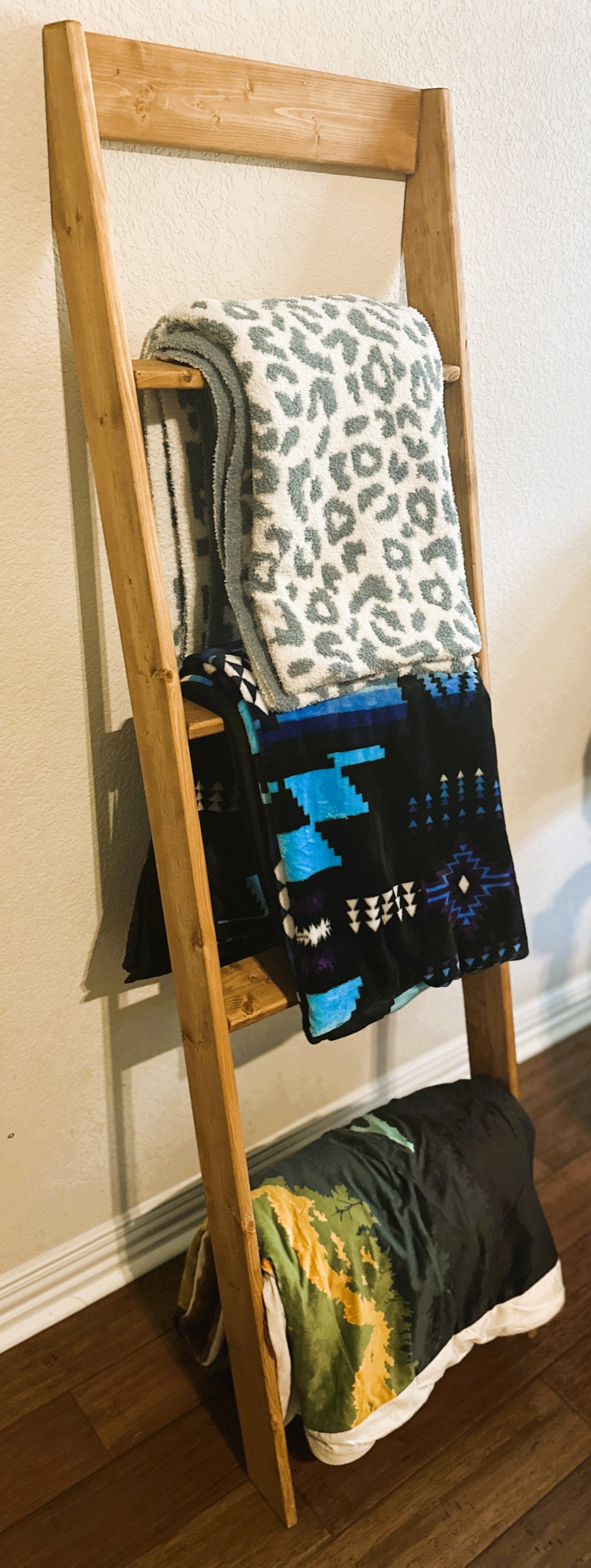 Handmade Pine Quilt Ladder – Walnut Stain